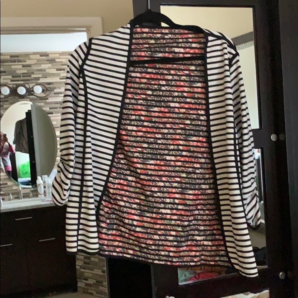Reversible lightweight three quarter sleeve blazer